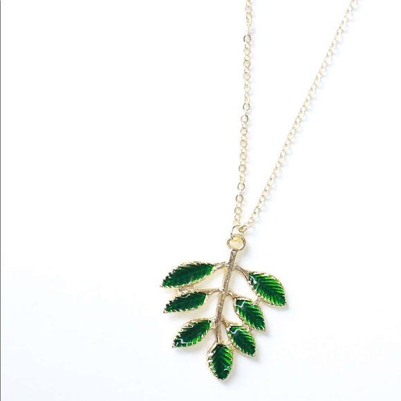 Jewelry - Green Leaf Pendant Necklace